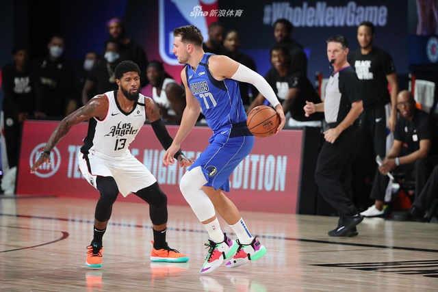 这引起了众 这引起了众