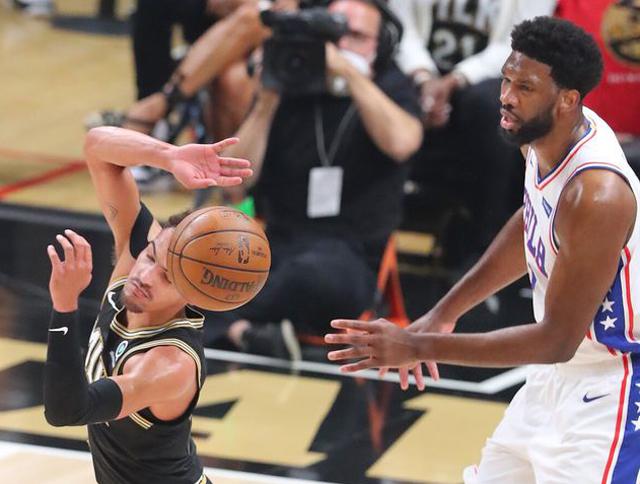 据一定优势 据一定优势